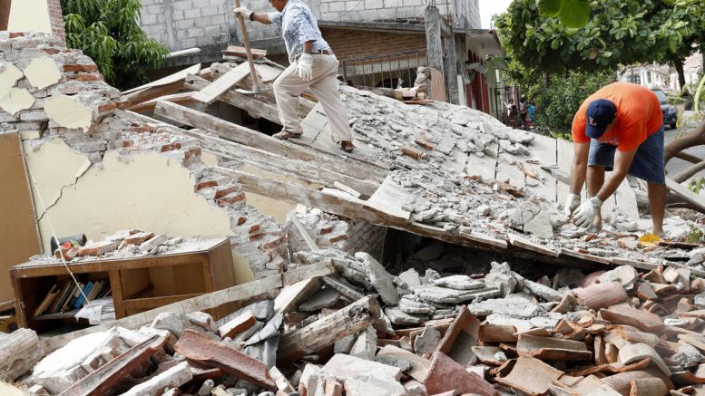 México sufre el mayor terremoto de su historia: más de 32 muertos y alerta a posible tsunami Mexico-tras-el-terremoto-777x437